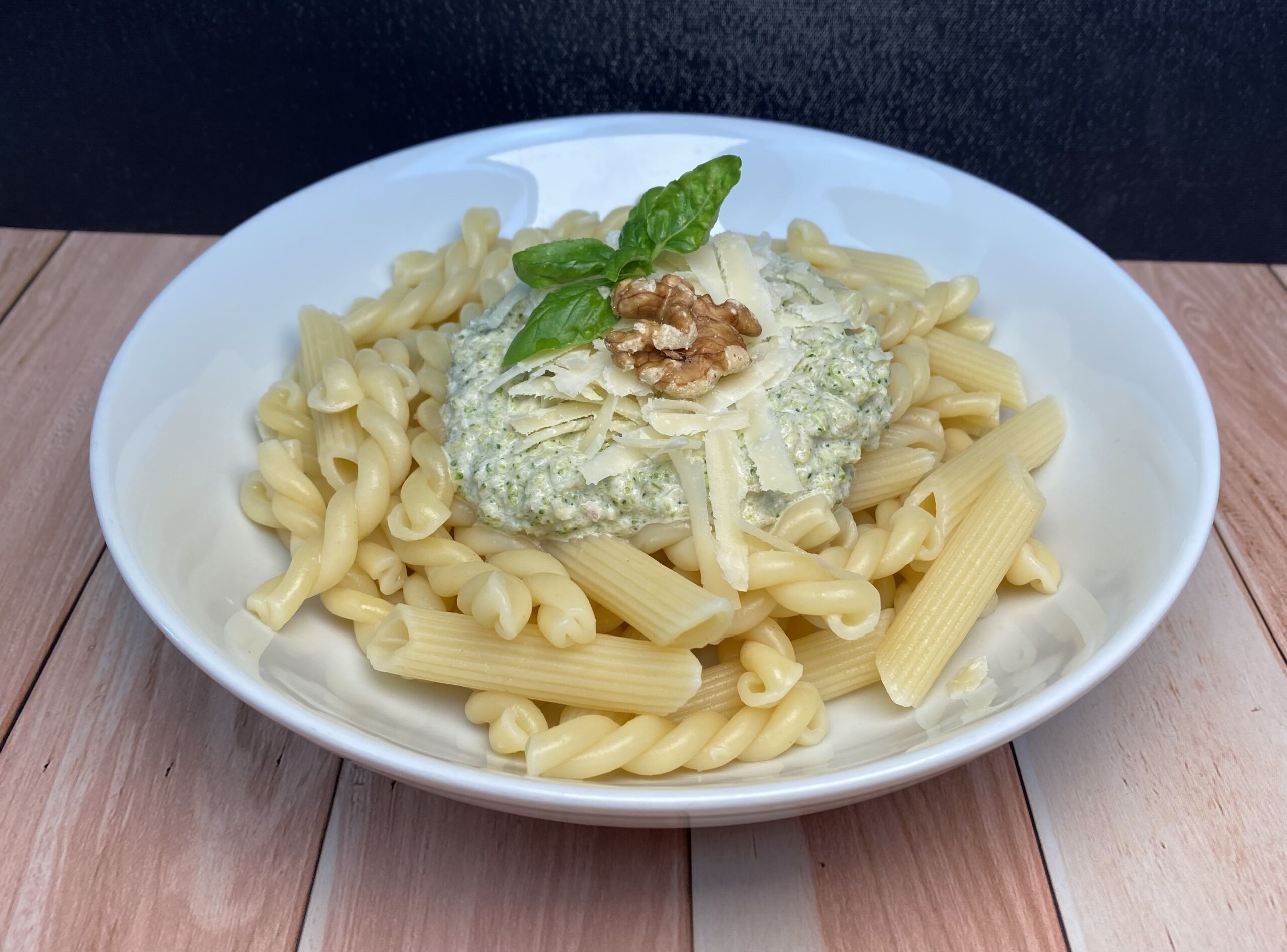 Brokkoli-Frischkäse-Pasta